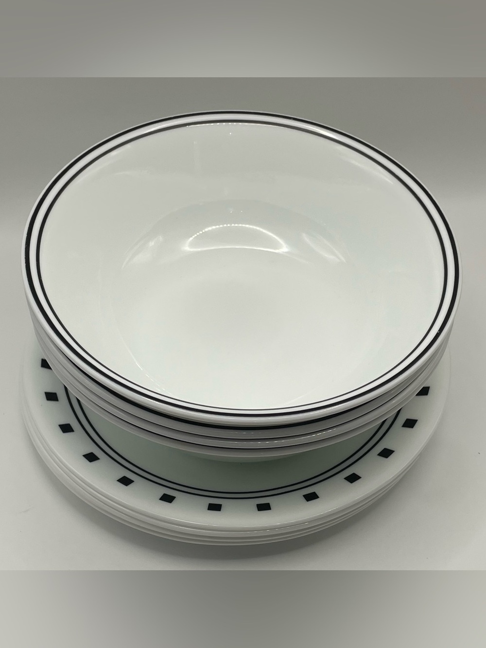 Classic White Ceramic Bowl with Black Rim - Set-Ready Dining